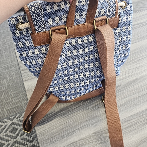 Backpack - Picture 2 of 4